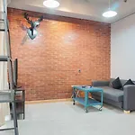 Luxurious 1Br Apartment At Belmont Residence By Travelio